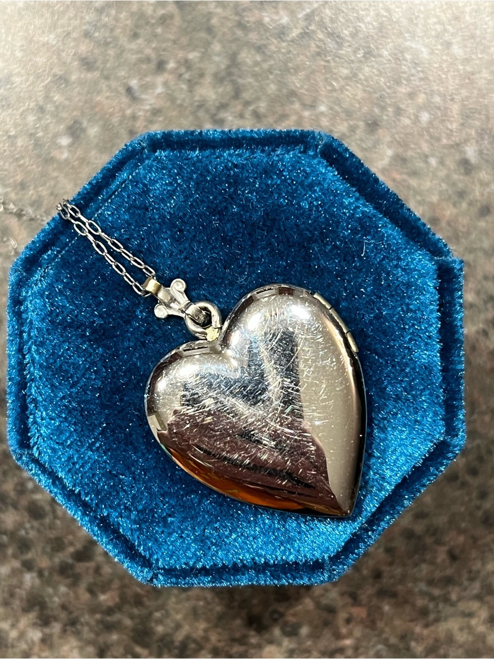 Vintage Sterling Etched Heart Locket & Chain- 17” - Picture 4 of 10